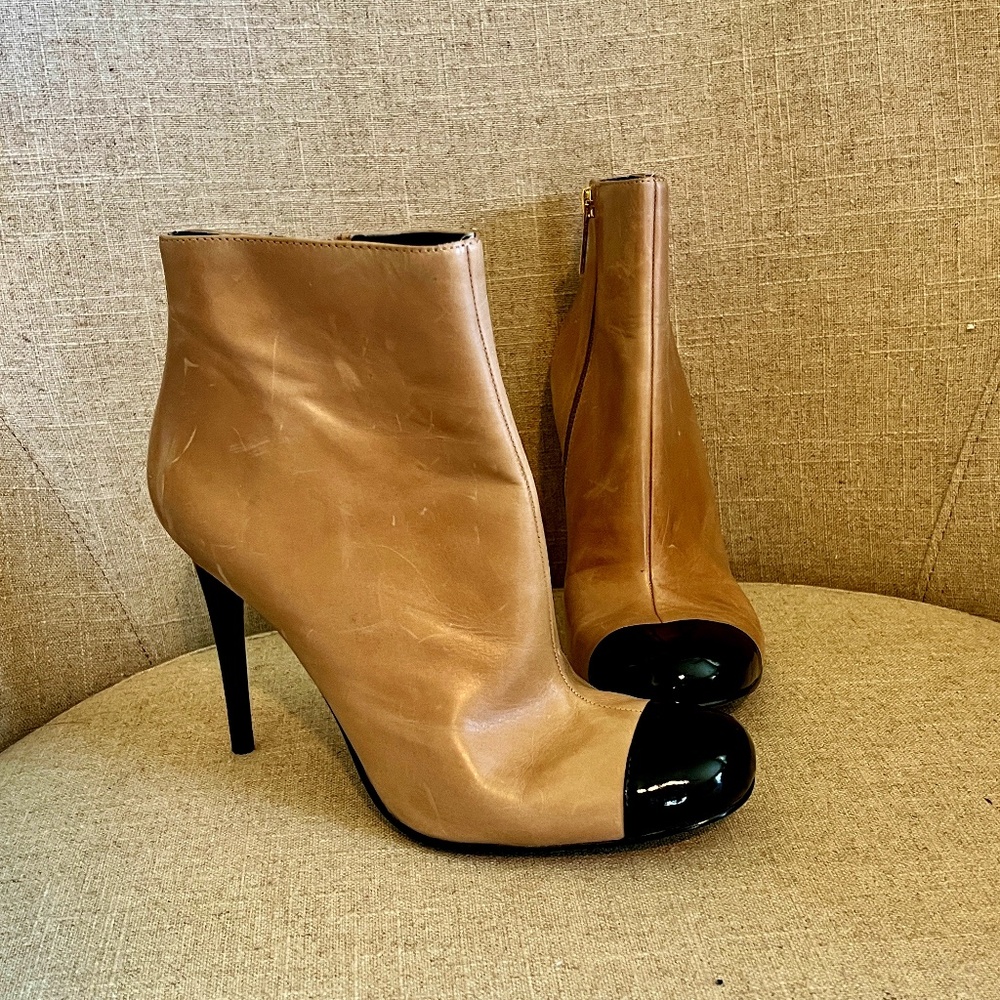 GUESS by Marciano Gwcokie Beige/black Leather Ankle BOOTS size 8 US